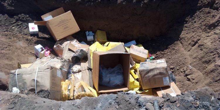 Servidores públicos municipais são presos jogando lixo hospitalar infectante em terreno baldio em Nova Iorque, no MA