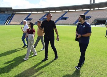Comitiva da CBF realiza vistoria no estádio Castelão para receber jogo do Brasil em novembro