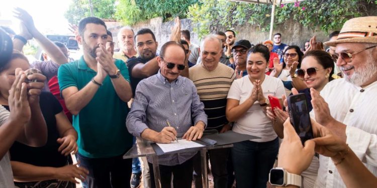 Ribamar: Dr. Julinho assina OS para pavimentação de bairros