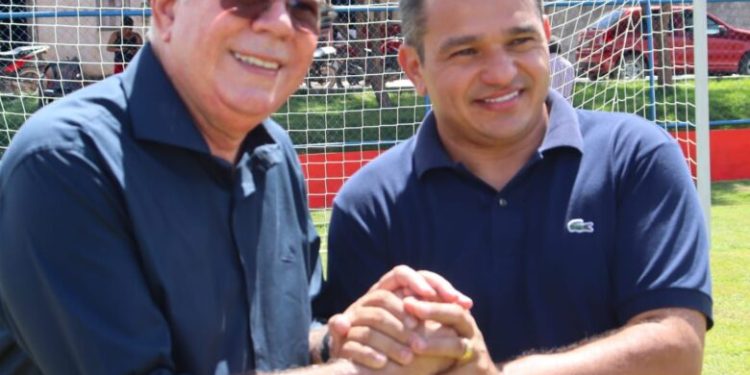 Parceria produtiva: Tony Brandão e Hildo Rocha vistoriam obras em Buritirana