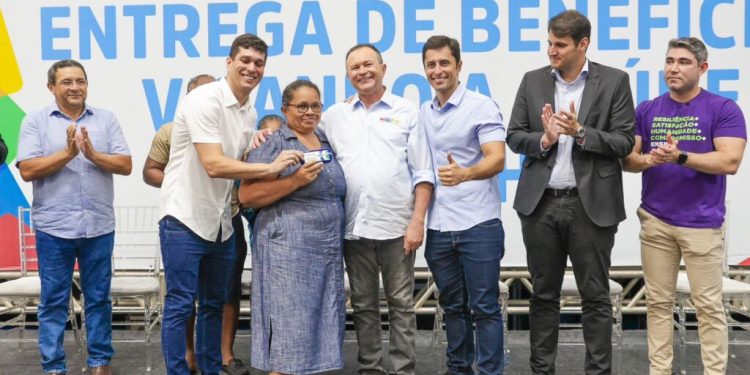 Governo do MA beneficia cerca de 6 mil pessoas com entrega de óculos de grau em São Luís