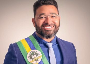 Peritoró: Eleições 2024 em Peritoró: Dr Junior pré-candidato à reeleição, lidera disputa com 72.19%, e Joana da Movelar 15,89%, diz pesquisa da INOP