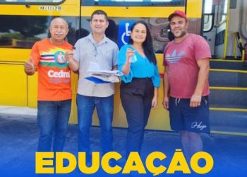Cedral: Prefeito Fernando Cuba comemora a chegada de novo ônibus escolar para Educação