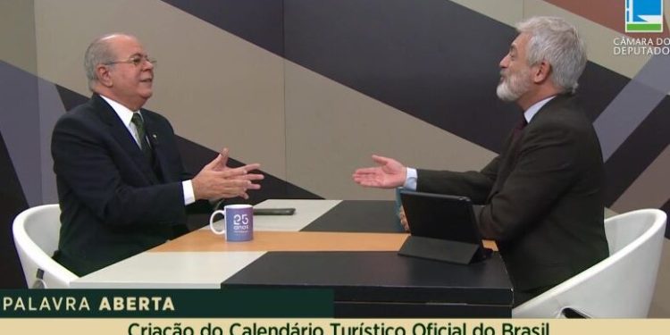 Importância da Lei criada pelo deputado Hildo Rocha, em apoio ao Turismo brasileiro, é tema de entrevista à TV Câmara