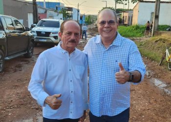 Hildo Rocha e prefeito Julinho visitam ruas e avenidas da região dos parques que serão pavimentadas com recursos de emendas asseguradas pelo parlamentar