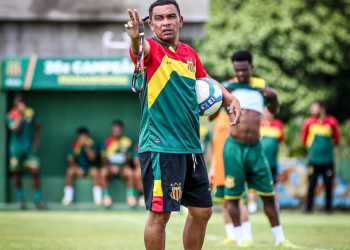 Sampaio demite técnico Zé Augusto há quatro rodadas do fim da Série C