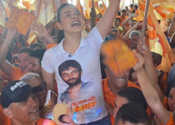 Marajá do Sena: Rebecca Araújo arrasta multidão durante convenção