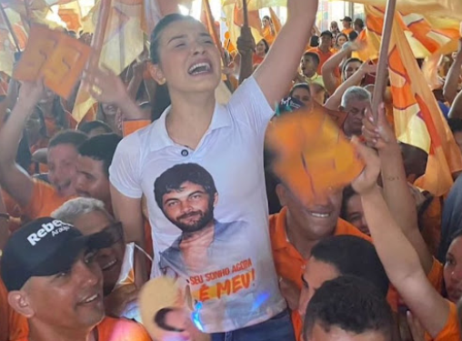 Marajá do Sena: Rebecca Araújo arrasta multidão durante convenção