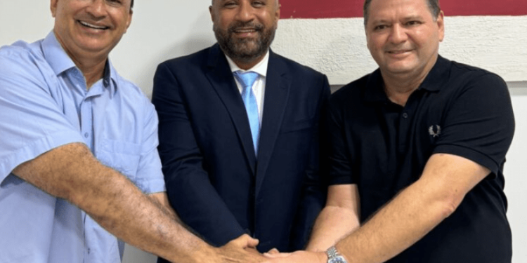 Com mais apoios, Roberto Costa vai consolidando eleição da FAMEM