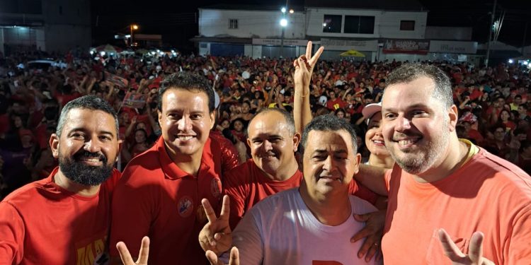 Mata Roma: Último ato político do prefeito Besaliel Albuquerque tem recorde de público e contou com a presença do vice-governador Felipe Camarão