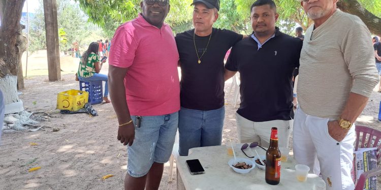Olinda Nova: prefeito eleito Valdenir Diniz realizou uma linda festa pra comemorar seu aniversário e vitória em 6 outubro com a população do seu município.