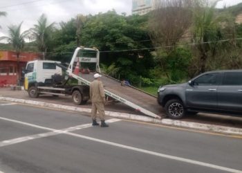 Aprovado projeto que proíbe reboque de veículos quando o condutor estiver presente