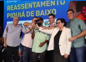 Açailândia: Hildo Rocha participa de entrega de casas para 312 famílias