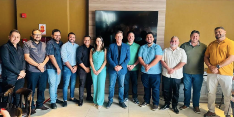 Aluisio Mendes reúne prefeitos e base política do Republicanos