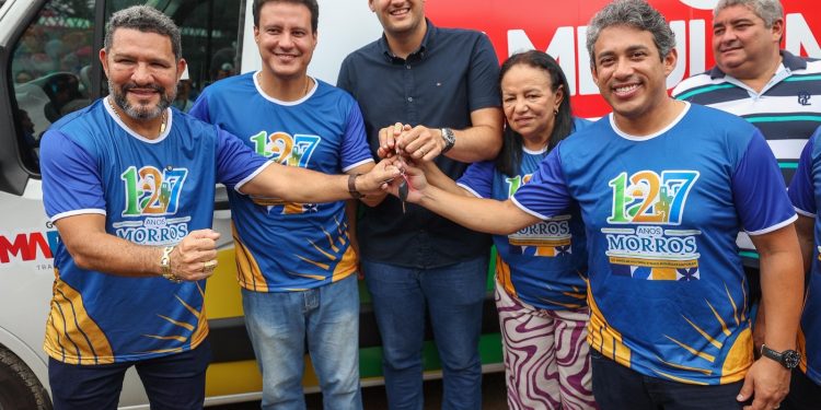 Morros: dep.Osmar filho faz entrega de ambulância e viatura juntamente com o prefeito Paraiba.