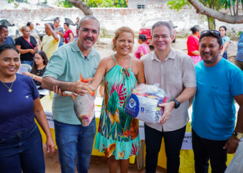 Timon: Prefeito Rafael Brito entrega 2 mil cestas básicas na semana santa.
