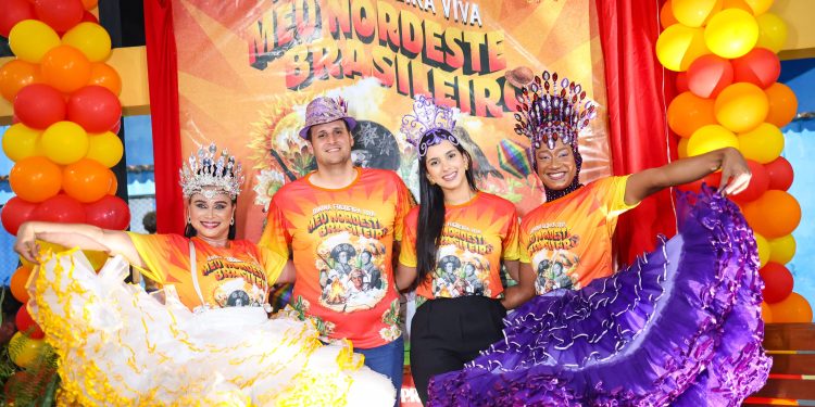 Orleans Brandão celebra a cultura nordestina em lançamento da junina Fogueira viva.