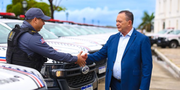 Brandão anuncia reajuste salarial para policiais militares e bombeiros