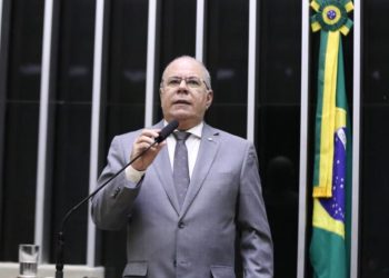Tentativa de congelar aposentadoria é combatida pelo deputado Hildo Rocha