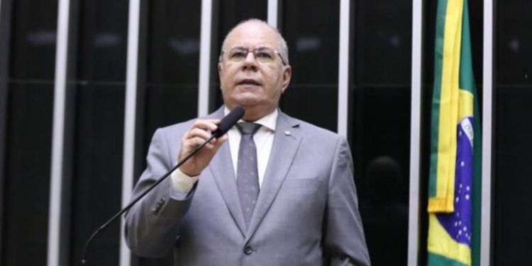 Tentativa de congelar aposentadoria é combatida pelo deputado Hildo Rocha