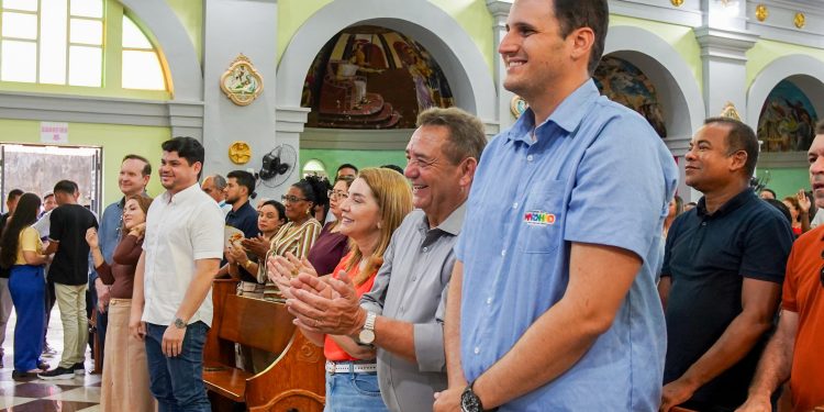 Carutapera: Orleans Brandão prestigia os 90 anos do Município ao lado da Presidente da ALEMA, Iracema Vale.