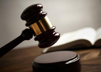 Justiça do Maranhão determina redução de jornada de trabalho para professora com filho autista