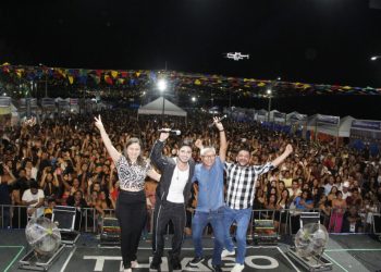 Raposa ficou pequena no último dia do São João; milhares lotaram Arraial do Pescador