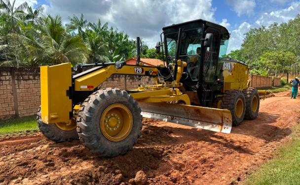 Prefeitura de Pinheiro recupera estradas vicinais na zona rural