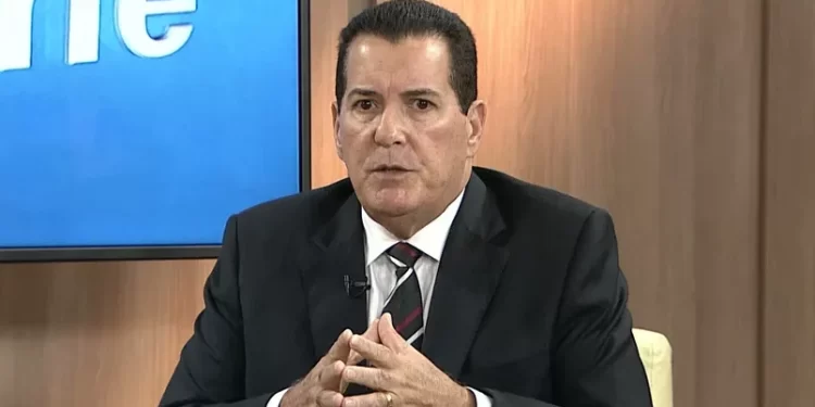 Desembargador vê “atalho inconstitucional” e mantém afastamento de Américo da FMF