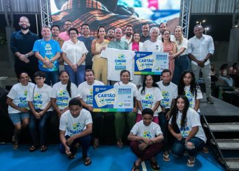 Dr. Julinho entrega Cartão EJA e reforça compromisso com a educação em São José de Ribamar