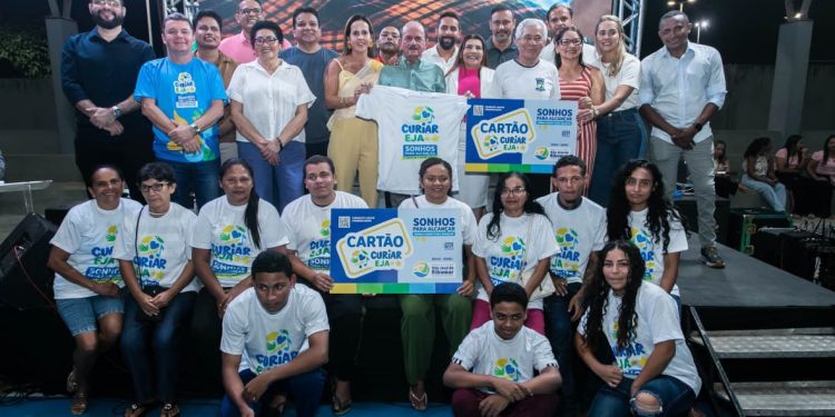 Dr. Julinho entrega Cartão EJA e reforça compromisso com a educação em São José de Ribamar