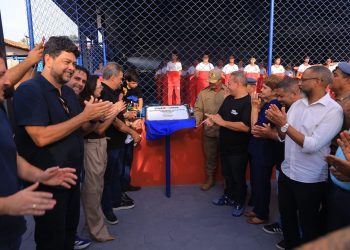 Prefeito Fred Campos entrega mais uma quadra poliesportiva em dez meses