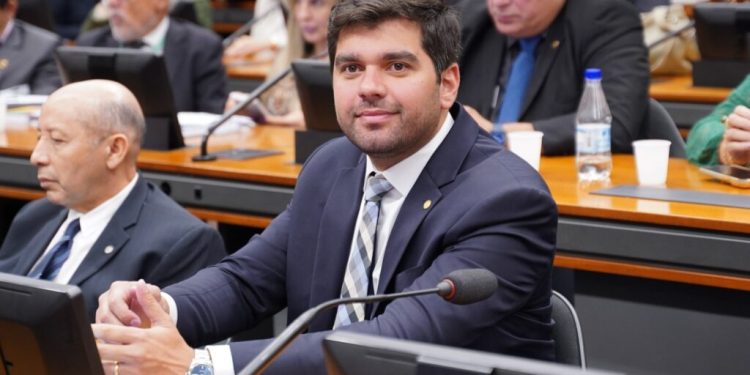 Deputado Marreca garante carteira oficial para agentes de saúde