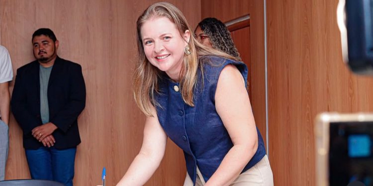 São Benedito do Rio Preto/MA: Após afastamento de Wallas Rocha, vice-prefeita Débora Mesquita assumirá Prefeitura