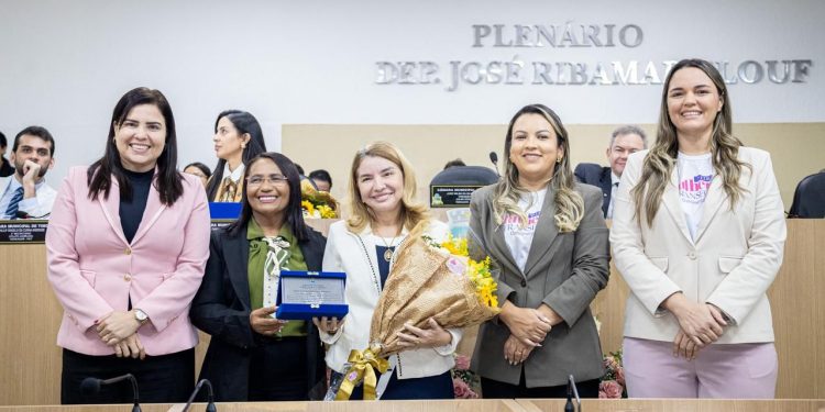 Iracema Vale recebe Título de Cidadã Timonense durante evento “Mulheres que Transformam”