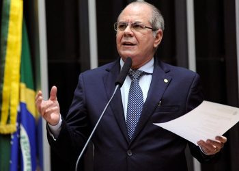 Deputado denuncia perseguição política no STF contra Roberto Rocha