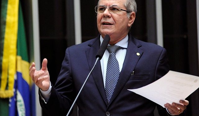 Deputado denuncia perseguição política no STF contra Roberto Rocha