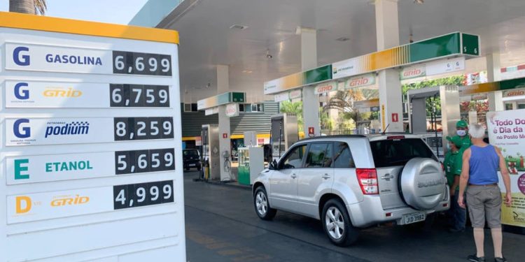 Justiça determina 72h para que distribuidoras expliquem aumento do combustível no MA