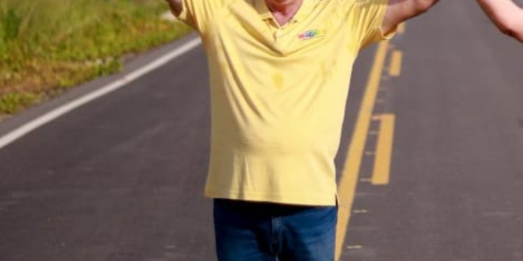 Brandão percorre MA-014 de ponta a ponta vistoriando obras de requalificação que estão na fase final