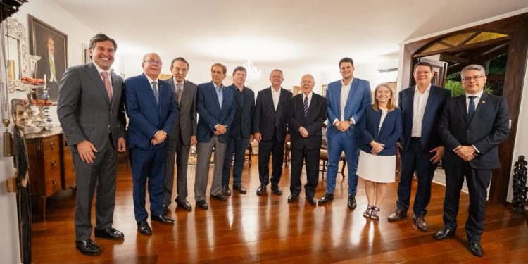 Orleans recebe apoio da cúpula do MDB em jantar oferecido por Sarney em Brasília