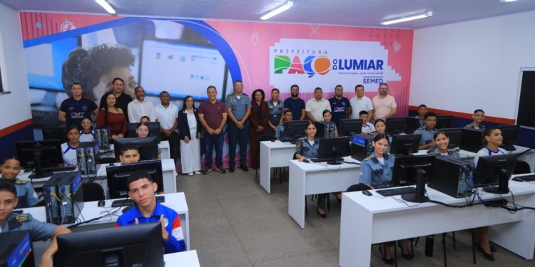 Fred Campos fortalece educação pública e entrega laboratório de informática em escola da rede estadual em Paço do Lumiar