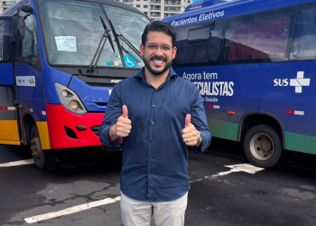Prefeitura de Cajapió recebe micro-ônibus do Novo PAC
