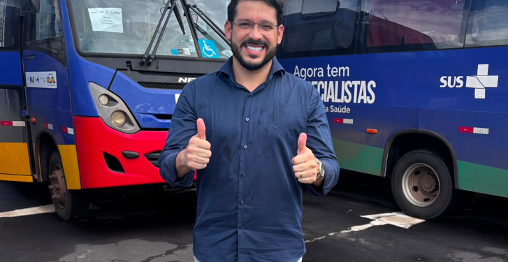 Prefeitura de Cajapió recebe micro-ônibus do Novo PAC