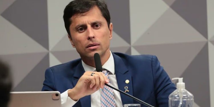 Duarte abre mão da reeleição e decide encarar disputa solo pelo Senado