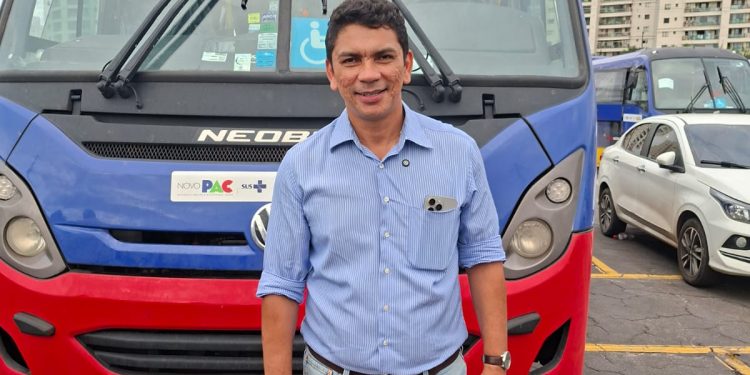 Prefeito Jadeco leva dois veículos para a Saúde de Apicum-Açú depois de participar do PAC Saúde do governo federal