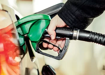 Governo cria subsídio de até R$ 0,89 para segurar preço da gasolina