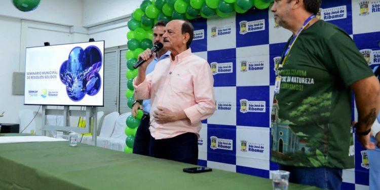 Dr. Julinho destaca compromisso com sustentabilidade durante Seminário de Resíduos Sólidos