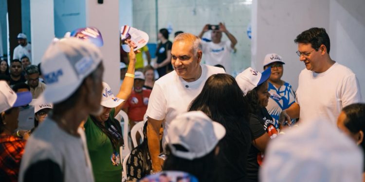Em encontro na Cohab, Júnior Viana segue ouvindo as comunidades