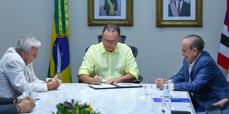 Brandão assina ordem de serviço para obra da ponte sobre o Rio Grajaú, entre Arame e Itaipava do Grajaú