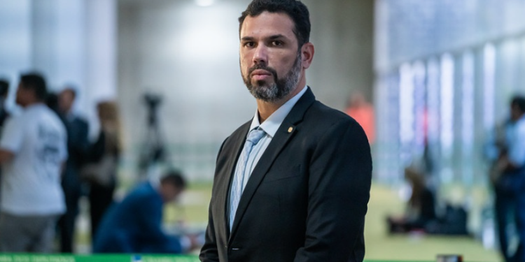 Projeto de Fábio Macedo prioriza saúde mental nas escolas